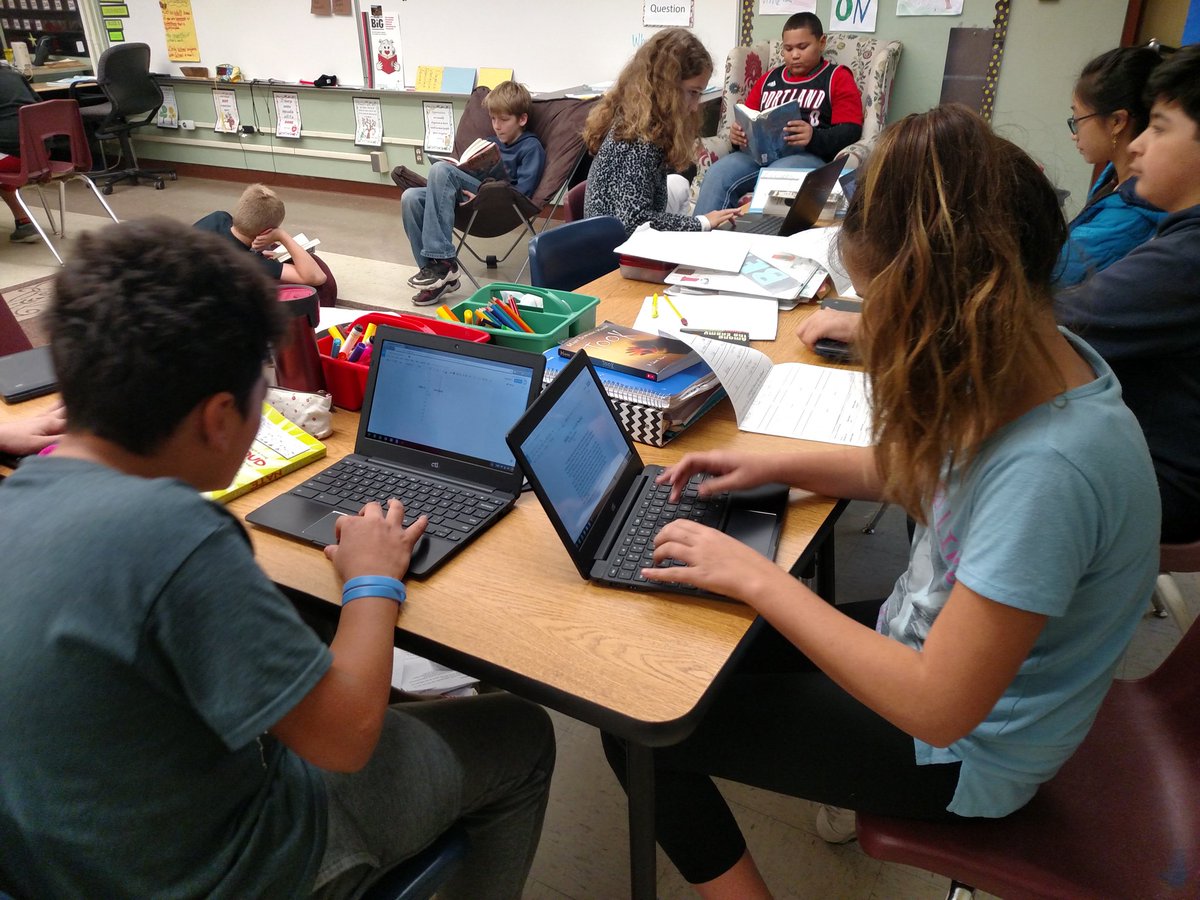 LaddPrincipal's tweet photo. G6 hard at work comparing and contrasting text and movies using Chromebooks @LaddPrincipal #HSD #integration #tech https://t.co/N2WhHsVKPN
