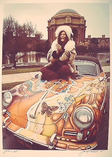 timelessbae's tweet image. Janis Joplin on her 1965 Porsche