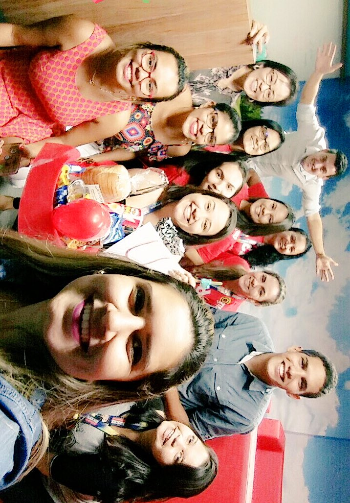 luluaana's tweet photo. Encantamento da Sam 🎂🍡🍦🍭👏🏾 #BDaySam https://t.co/s5NXnb1LiO