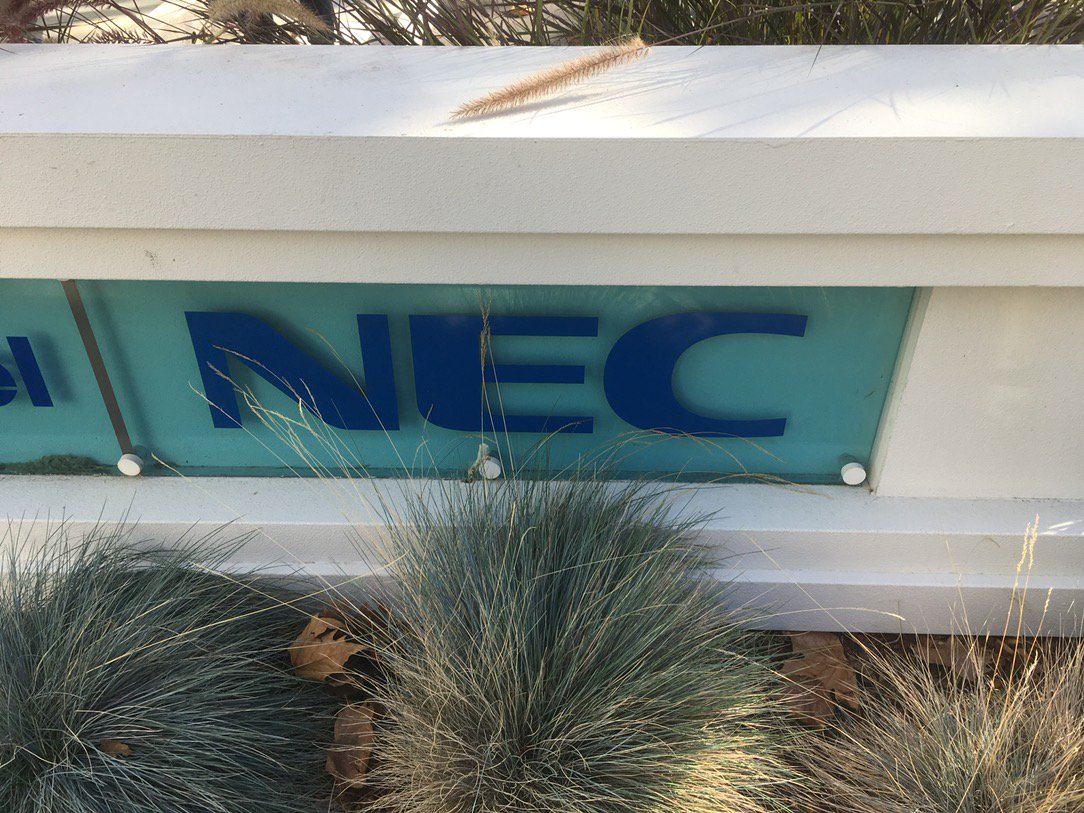 scottm32768's tweet image. Next up… T minus 45m. #NFD13