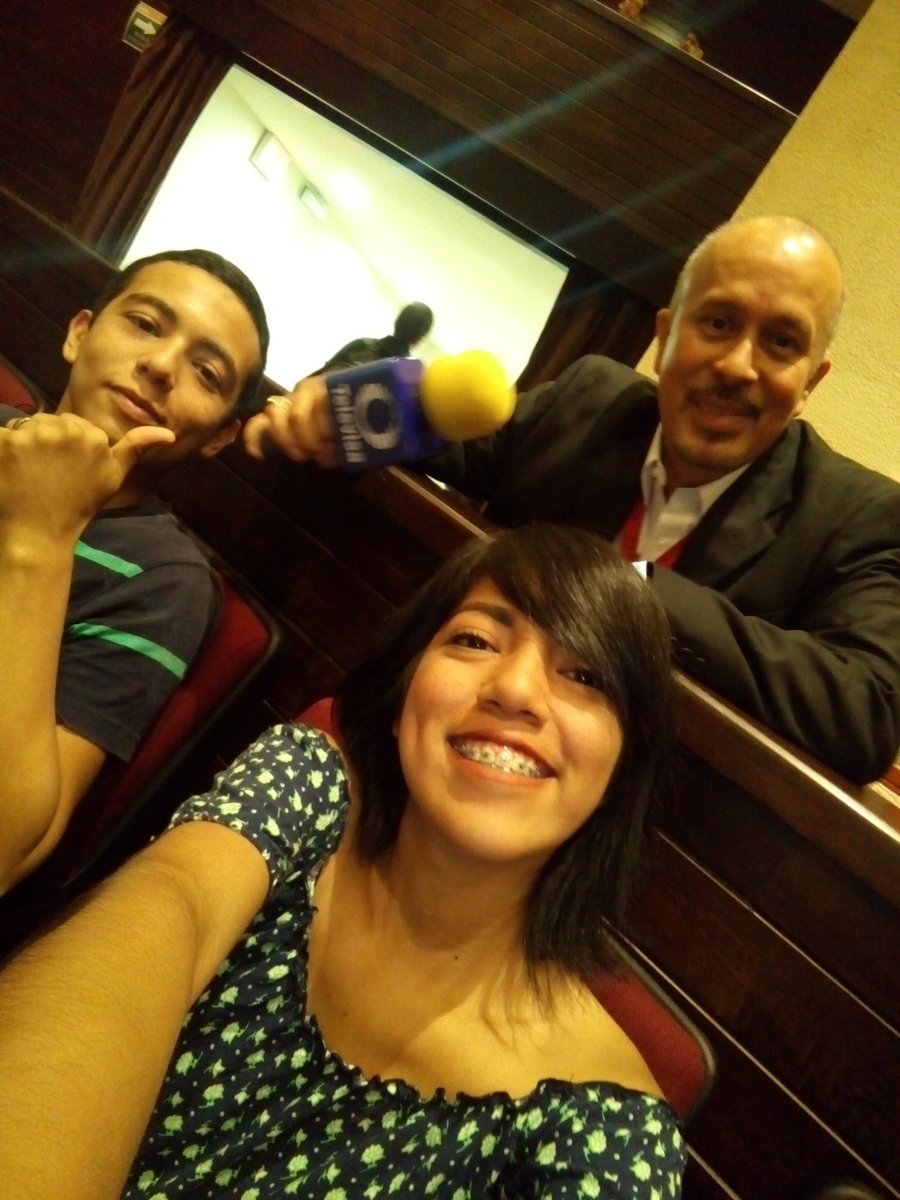 Cristinairineo's tweet photo. 35 aniversario LCC❤ 
#Uacjs #OrgullosamenteUAT @josedevesaroca https://t.co/Q3WIuSwmC7
