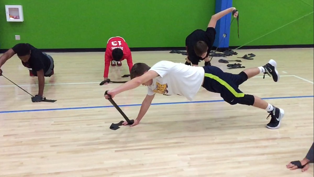 PST_2009's tweet photo. Rockford #volleyball training. #shoulderstabilization #shoulderstability #ATC #CSCS #athletictrainer #team #teamconditioning #getafterit https://t.co/QBEeD4UBwn