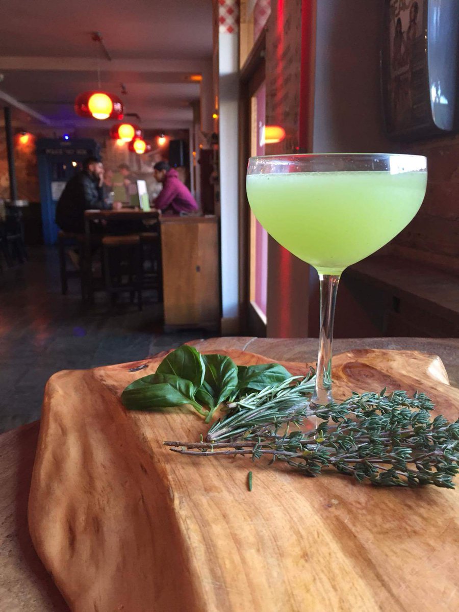 ⭐⭐THE HERBALIST⭐⭐
Rosemary, Thyme, Basil, Gin, we got it all #UNAMEIT!!
Especially made for our Friday 241 Nights!! #FridayFeeling