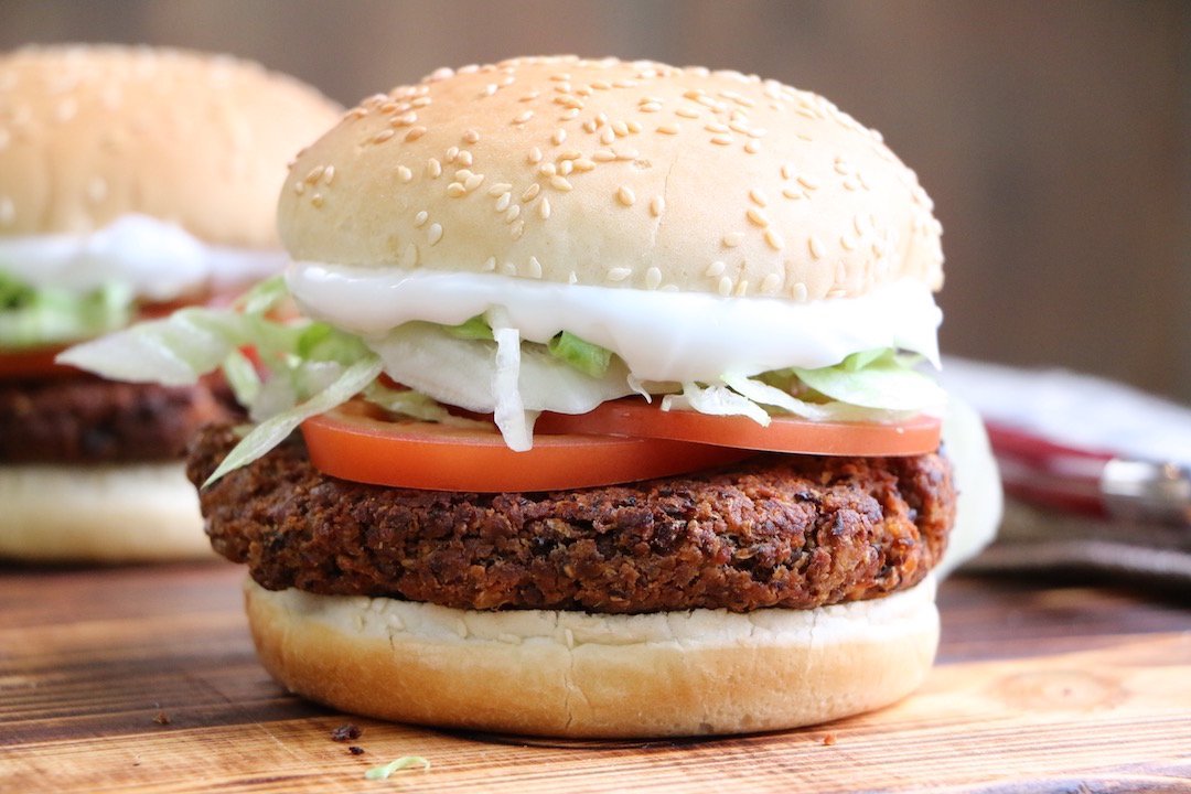 AllawziSalim's tweet photo. Black Bean Veggie Burger
#Vegan #VeganEvolution
https://t.co/Tcm0tspJJX https://t.co/naVR6AiHqW