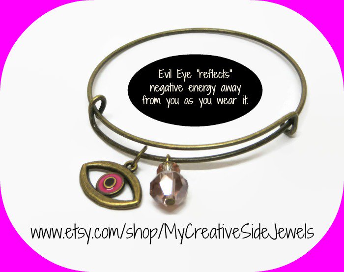 VanessaCarrett1's tweet photo. SHOP:https://t.co/QRYUw7fvjI #evileyebracelet #evileye #eyecharm #eyebracelet #protectionjewelry #postivevibes #bohochic #gift #etsychaching https://t.co/PAkG6Z7r5S