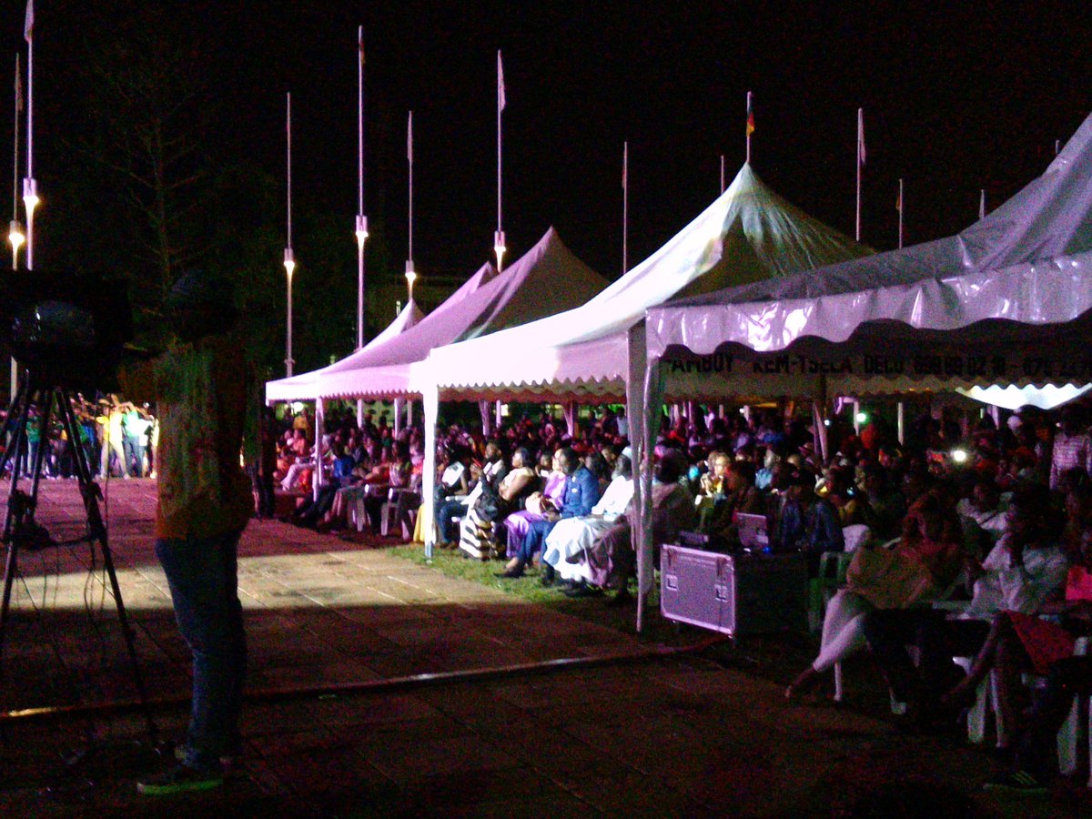 Cyprien_T's tweet photo. Concert d'accueil de la #CANFEM2016 #Cameroun #Culture #FENAC2016 https://t.co/W3QXpRkdtM
