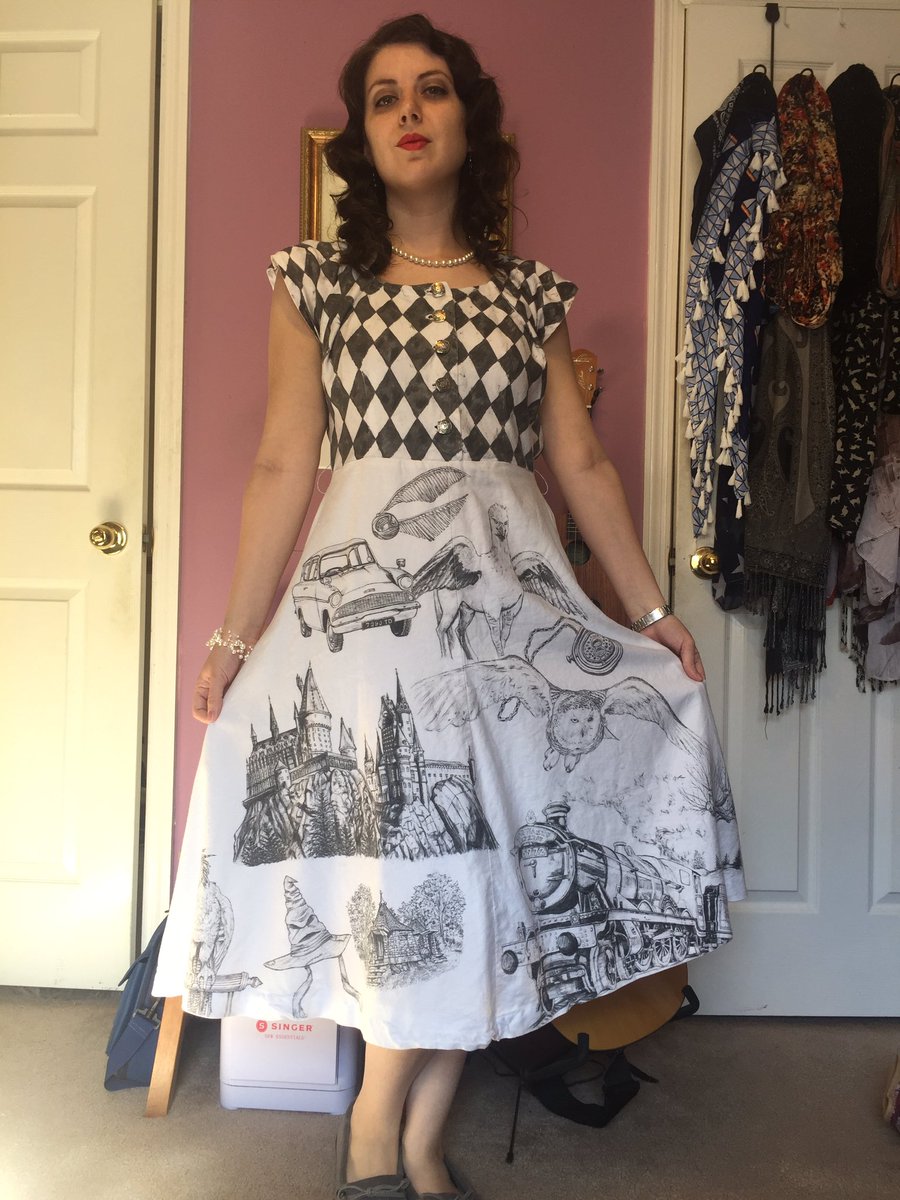 arielleshaina's tweet photo. Off to see Fantastic Beasts in a dress I made &amp; drew on! @pottermore @jk_rowling #FantasticBeastsAndWhereToFindThem #harrypotter #dress #art https://t.co/1kBfXc7eqg