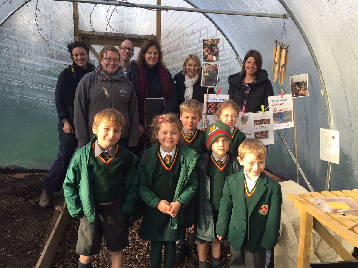 kgardencooks's tweet photo. A really lovely day spent with @FSLprep @RHSSchools @bbcradioulster and Frances Tophill from Gardeners World thanks everyone !#kidsgardening https://t.co/ufzX13AOXz