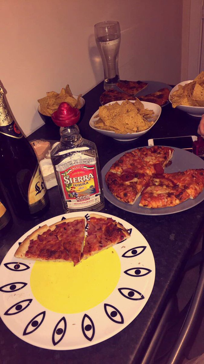 elliereess's tweet photo. #Mexican Party ft #Trump Mexican wall 🤔🍹🌵 - also a big fan of #RumBeer 👍🏼 https://t.co/zT4OJBF0PL