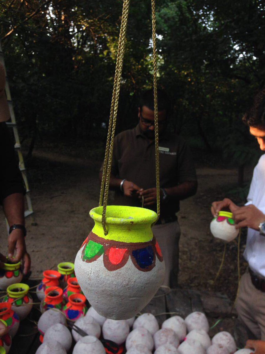 TajSafaris's tweet photo. Indulge yourself in tribal pot painting workshops at #Baghvan by our expert Naturalists. #NeverStopExploring https://t.co/2VXFFxaM7c