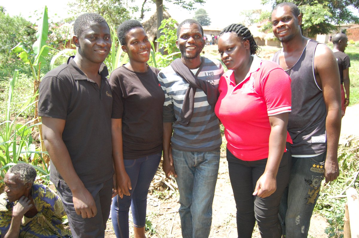 TUSENVULE's tweet photo. He who has health, has hope. And he who has hope, has everything. @TUSENVULE members giving hope to local residents https://t.co/AL6z1TTldU