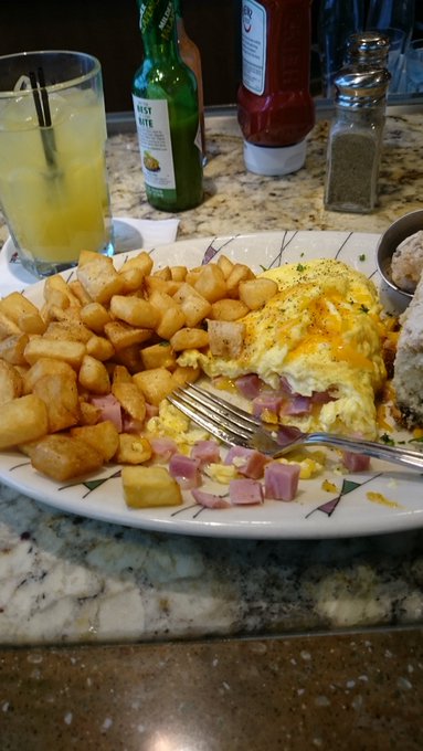 Airport food can't wait to get home https://t.co/hByqGZOJGT<a href="/tag/camtalk"class="tags"><span>#camtalk</span></a>