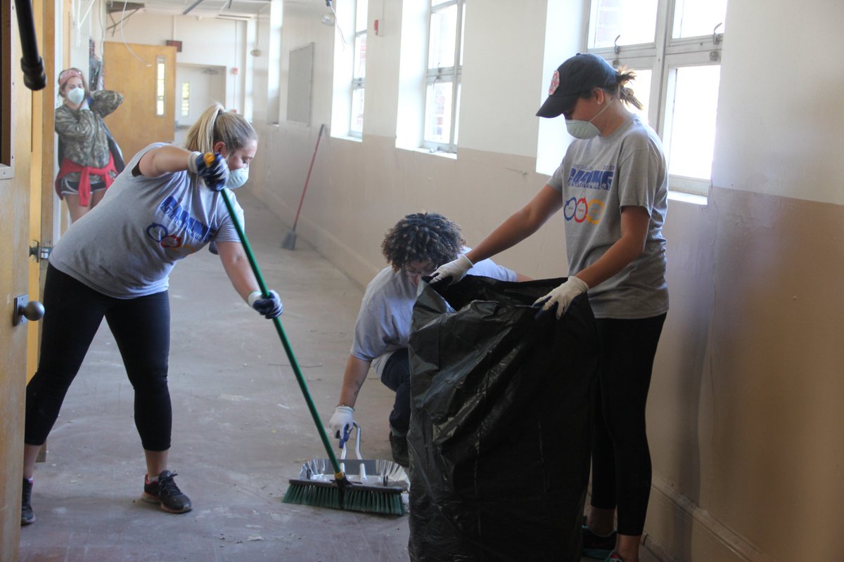 blackbaud's tweet photo. 425 employees. 30 projects. 1 day. Thank you @TridentUWay for making #DayofCaring possible. It's our privilege to serve! https://t.co/ioZPdhL0YL