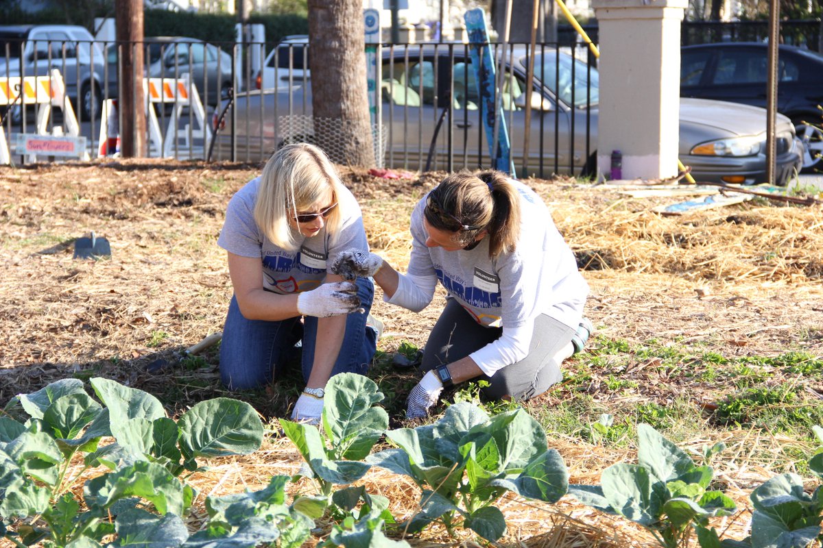 blackbaud's tweet photo. 425 employees. 30 projects. 1 day. Thank you @TridentUWay for making #DayofCaring possible. It's our privilege to serve! https://t.co/ioZPdhL0YL