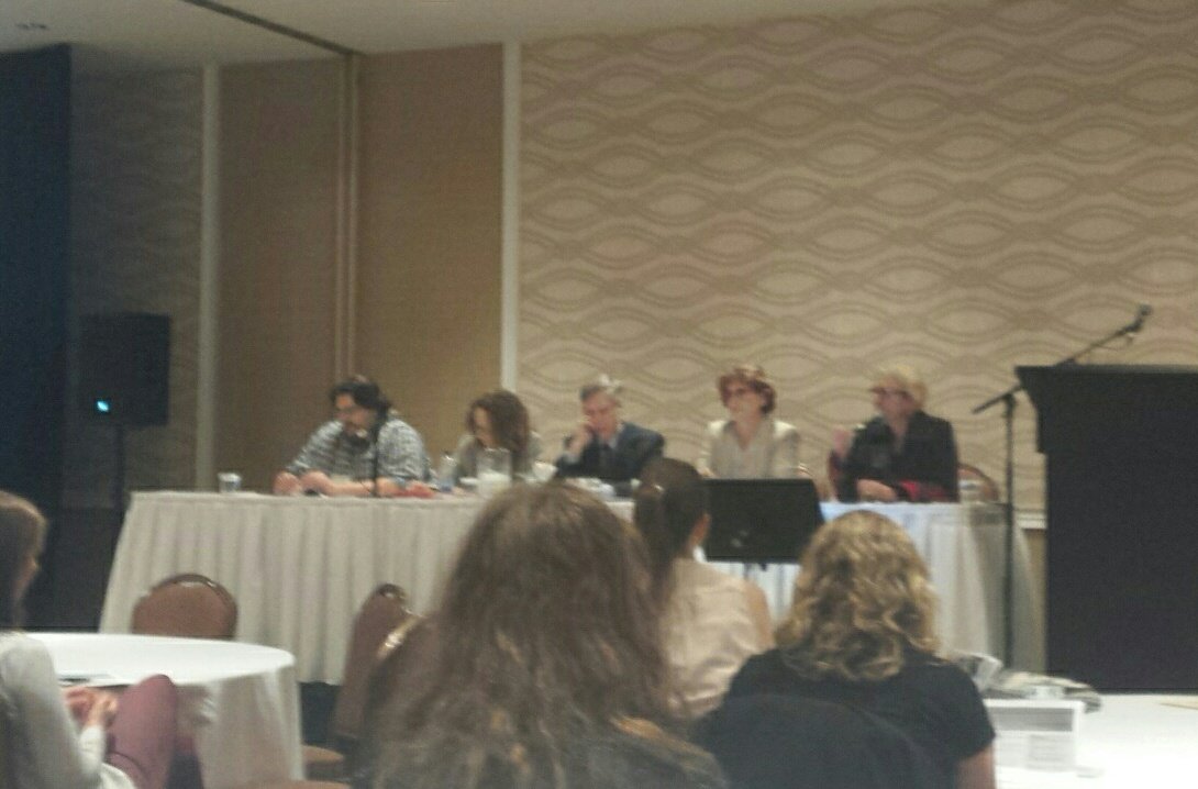 Hugo_Couture's tweet photo. Panel de fermeture #ABQ2016, Le[la] bio, scientifique et gestionnaire : vers un décloissonnement des rôles. Les femmes à l'honneur! https://t.co/mZv9u3vk0K