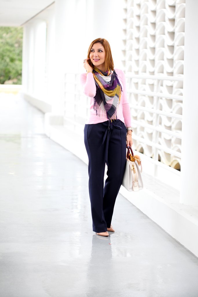 BlameItOnMei's tweet photo. A fall-worthy look w/ @BananaRepublic. Read about why these are the perfect trousers https://t.co/6DKEr59EfF #ad #itsbanana #yourlifestyled https://t.co/nKPnghEw9q