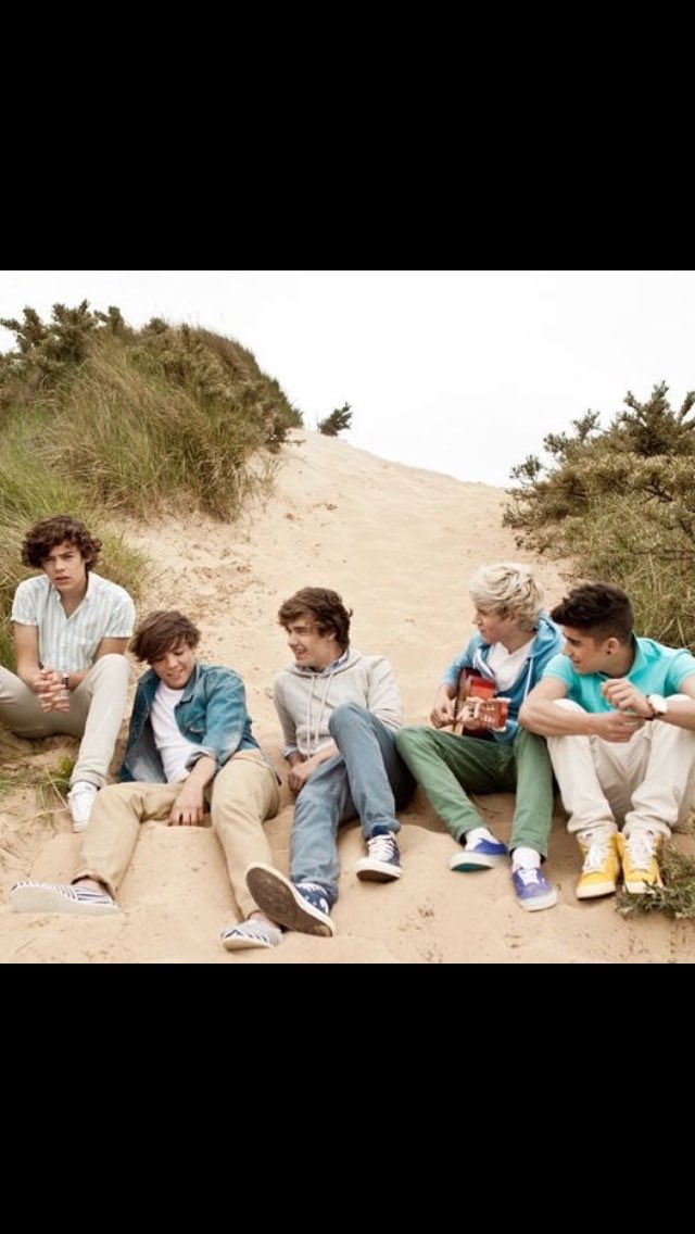 _maddi14's tweet photo. Can you believe these are the boys we started stanning? I miss them  #5YearsOfUpAllNight https://t.co/jRuqLNGIKp