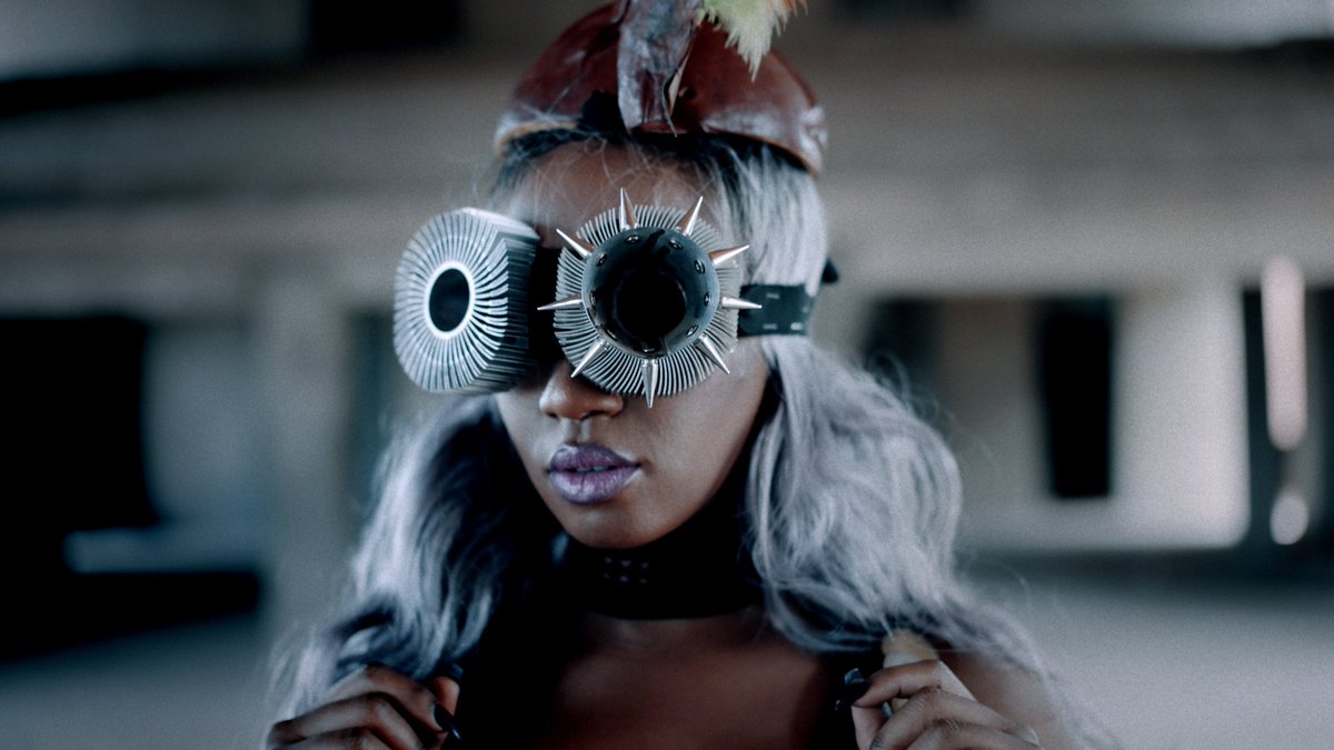 _TRUEAfrica's tweet image. The director behind THOSE visuals in @KhuliChana video #OneSource ow.ly/TCzO306iYsB