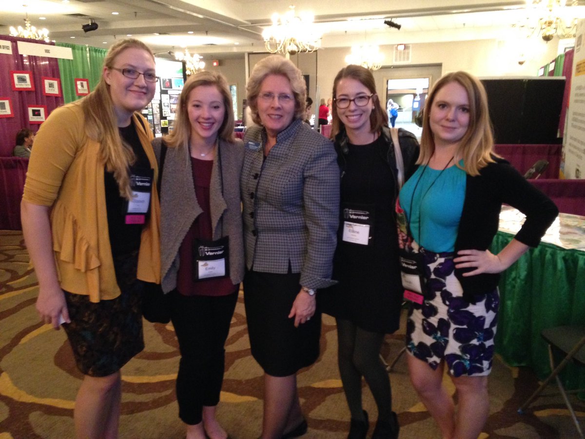 caahayes's tweet photo. #jmu_epic #nsta #2016vastpdi hanging out with pre service teachers https://t.co/lgkuRf6m86