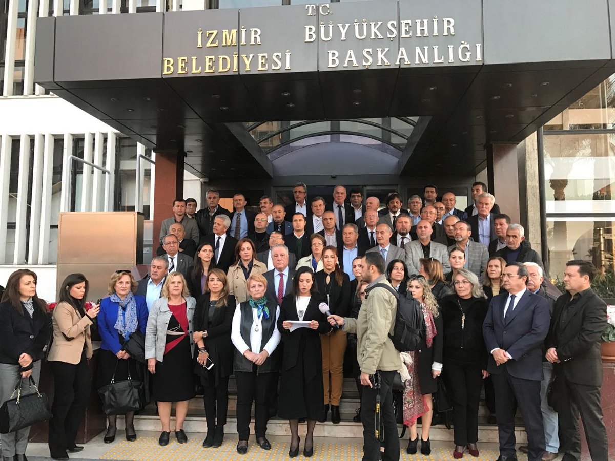haticetatli35's tweet photo. Büyük şehir meclis üyeleri olarak akp nin verdiği çocukların tecavüzcüsü ile evlendirme yasa tasarısını kınadık https://t.co/Pxo2ppmmsm