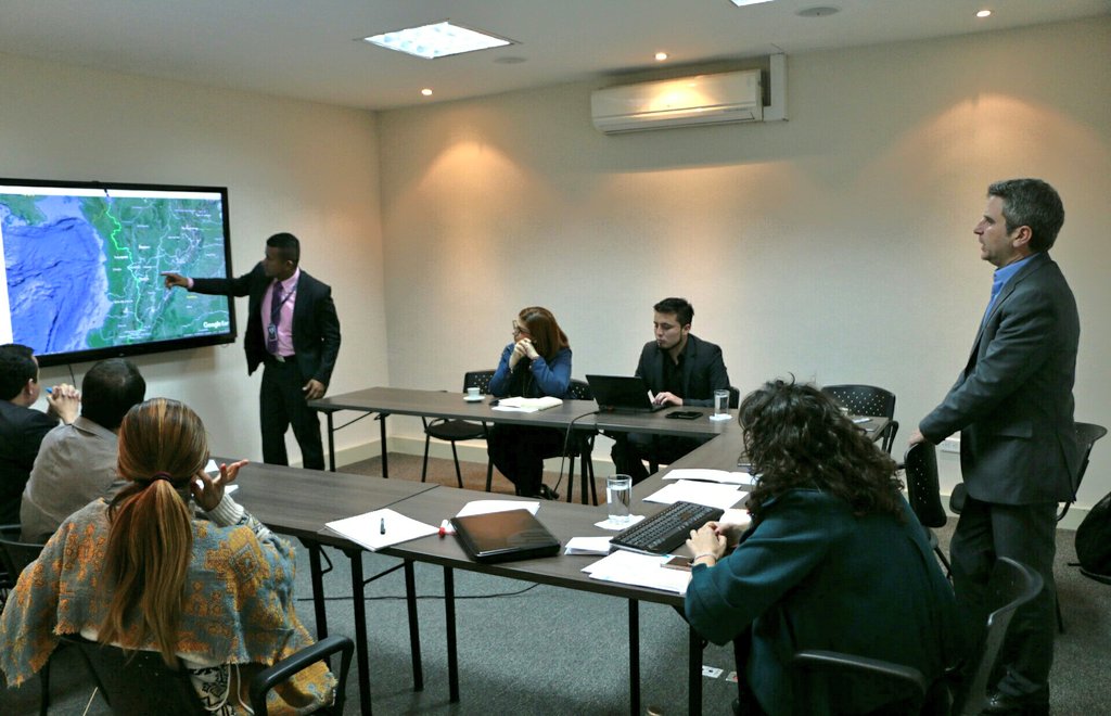 RegionesCP's tweet photo. Seguimos trabajando en la estructuración final del #PlanPAZcífico de la mano con Luis Alfonso Escobar @TSPazcifico. https://t.co/Ae48wcytEs