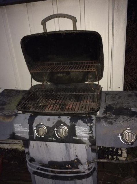 HomeEnergyCon's tweet photo. You're hosting #Thanksgiving #dinner and your #grill looks like this?@! Don't embarrass yourself, call us--now! #bbqretailer #grilldesigner https://t.co/U3GUoTrs2k