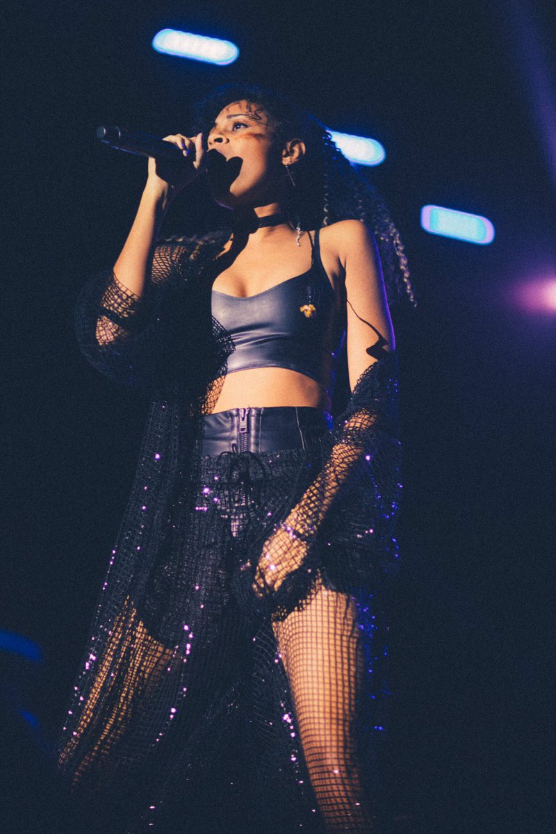 caitlinharrifrd's tweet photo. A big thank you to @majidjordan & @alunageorge for bringing the vibes to #Conquest2016 last night ๐น๐๐พ @USCconcerts https://t.co/uO6jLniI7T