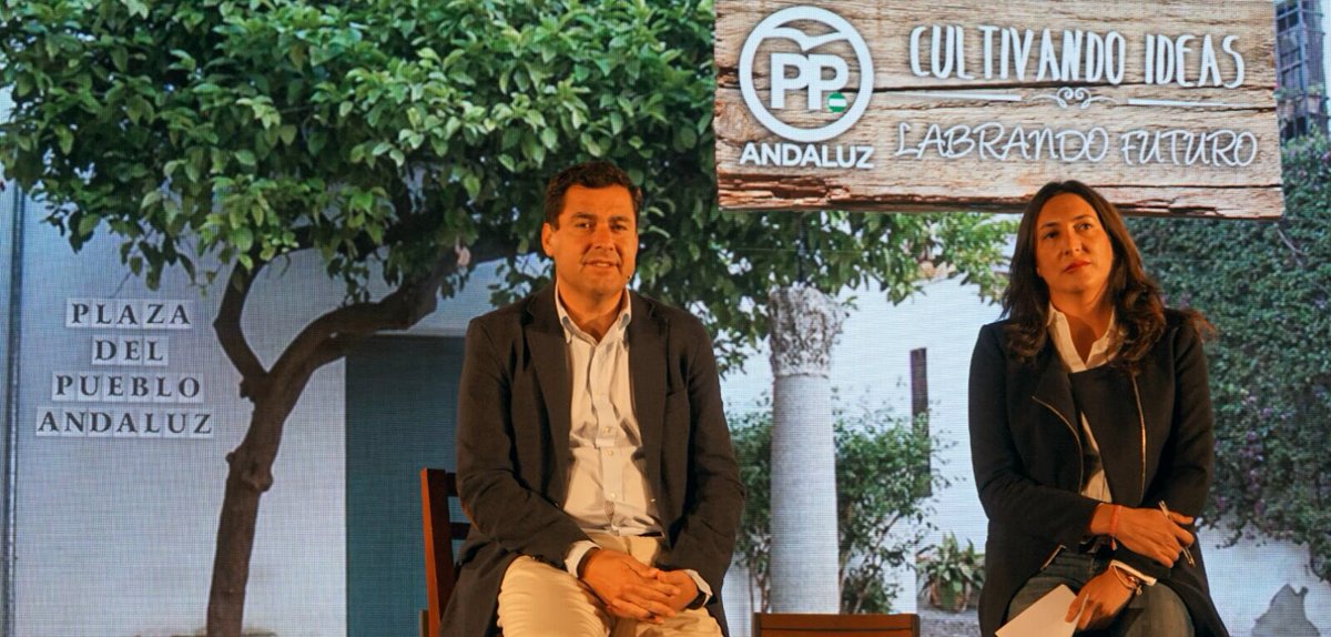 ppandaluz's tweet photo. 📸@JuanMa_Moreno y @loleslopez en #PartidoComPartido en #Antequera https://t.co/gL4QUpcGBa
