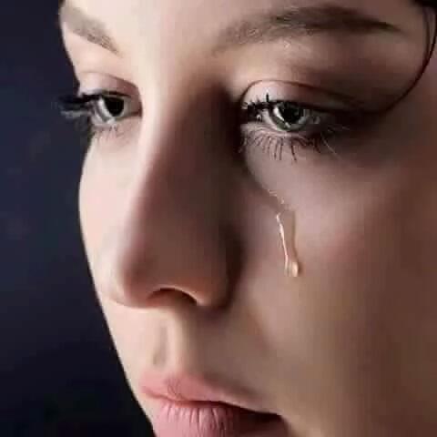 كم هيه رقيقه وعاطفيه وحنونه 
فاعلم ان جرحتها فسوف تلقي 
منها قساوه كذباح لايمتلك رحمه 
يذبح بدم بارد 
احبها تملكها