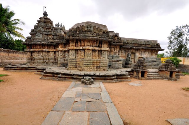 aryabhatti's tweet photo. Mallikarjuna temple in Basaralu, built in 1234 AD by Harihara Dannayaka, who was in charge of the armies of Hoysala king Narasimha II. https://t.co/fzFA5qTWQQ