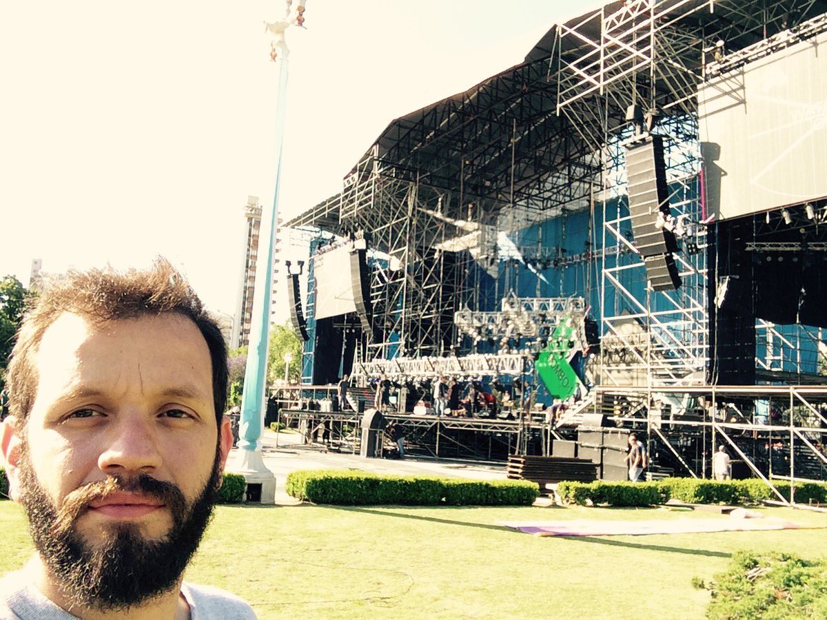 veneprosonido's tweet photo. Lindo día para armar en la plaza Moreno de La Plata #aniversarioLaPlata @MeyerSound @JonsSilberstein https://t.co/bQrAUeFGMy