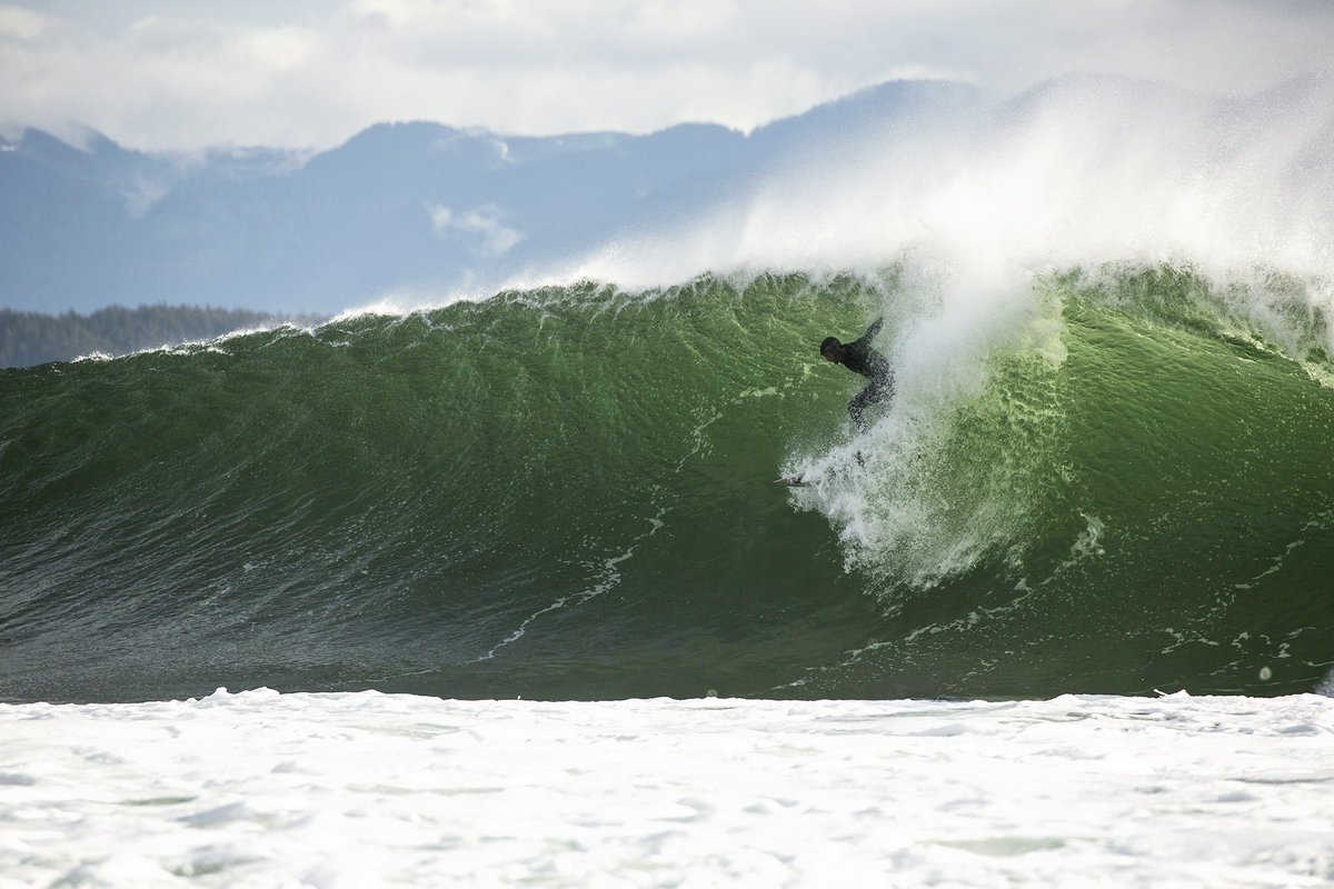 SurfersJournal's tweet image. "On the best days of winter, the great ones are still few &amp;amp; far between" says photog Marcus Paladino. Pete Devries, not looking to miss out.