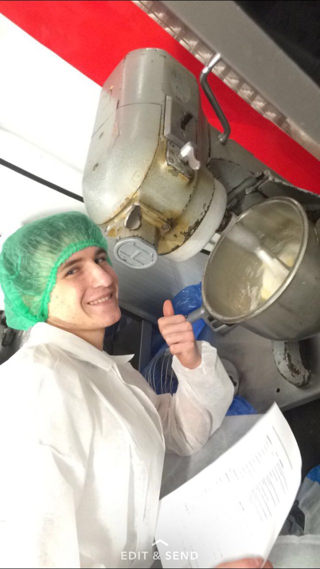 Aquila_YE's tweet photo. @mitchbenden absolutely loved baking today! #paulhollywood https://t.co/OzuoY2NiVp