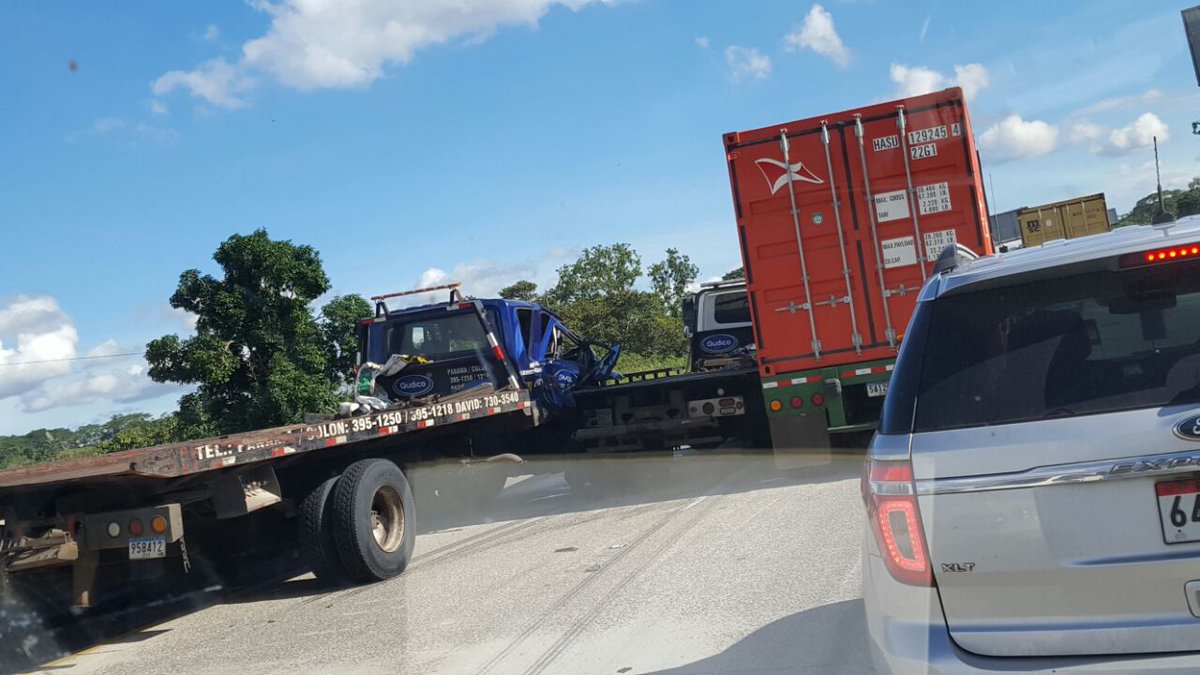 traficocpanama's tweet photo. Accidente sobre la Autopista Panamá-Colón a la altura de la caseta de cobro en dirección a Panamá Centro tres vehículos involucrados. https://t.co/G6ci1R23mI