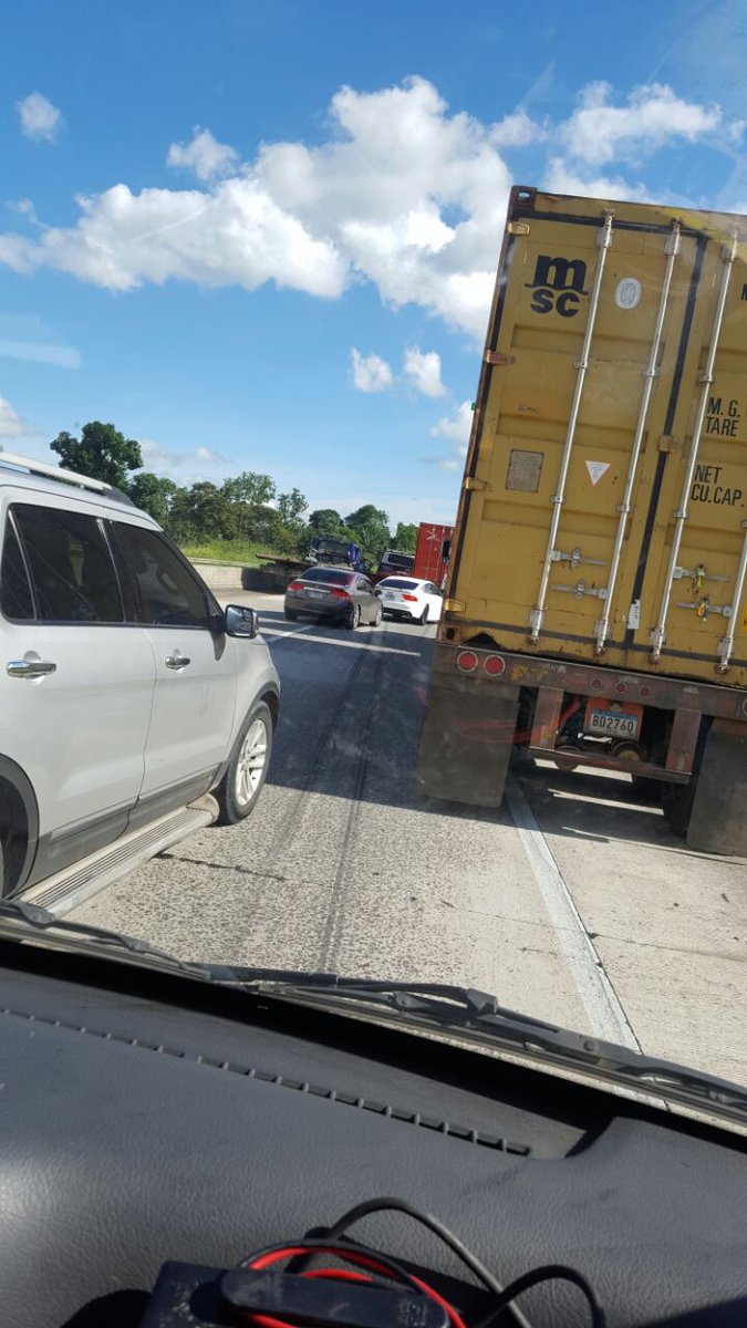 traficocpanama's tweet photo. Accidente sobre la Autopista Panamá-Colón a la altura de la caseta de cobro en dirección a Panamá Centro tres vehículos involucrados. https://t.co/G6ci1R23mI