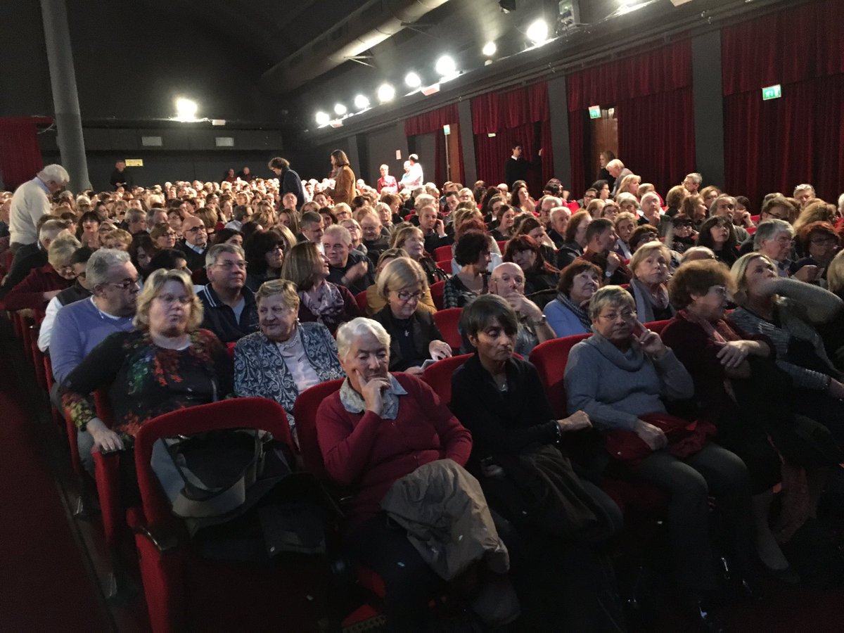 Sold Out per Fullin! Sembra un gioco di parole invece è <a href="/ContradaTeatro/">Teatro La Contrada</a> #piccole gonne, stasera al Bobbio