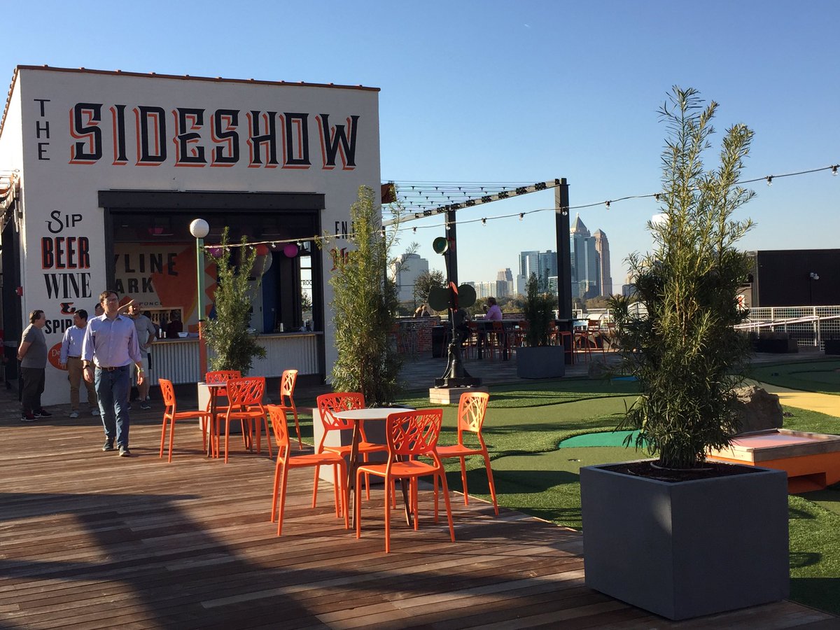 ATLCodeDesign's tweet image. WDI students enjoying a nice #Atlanta afternoon at @SkylineParkATL