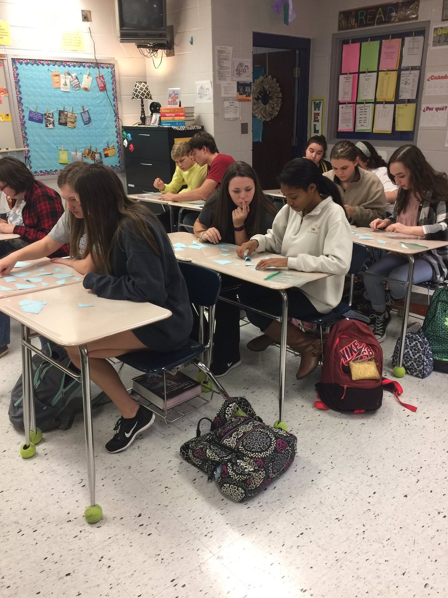 SenoraLSWhite's tweet photo. Partner word work. #talkitout #spanishone #spanishclass #matchup https://t.co/ESgw01pTcS