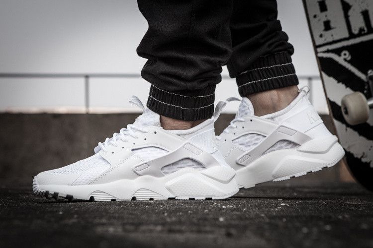 huarache ultra triple white