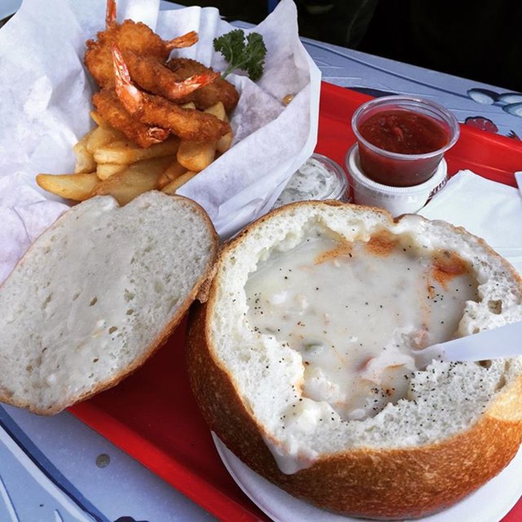 CrabHousePier39's tweet photo. Whoever invented the bread bowl, thank you! #EdiBOWL #ClamChowder https://t.co/tjObrHXiHG