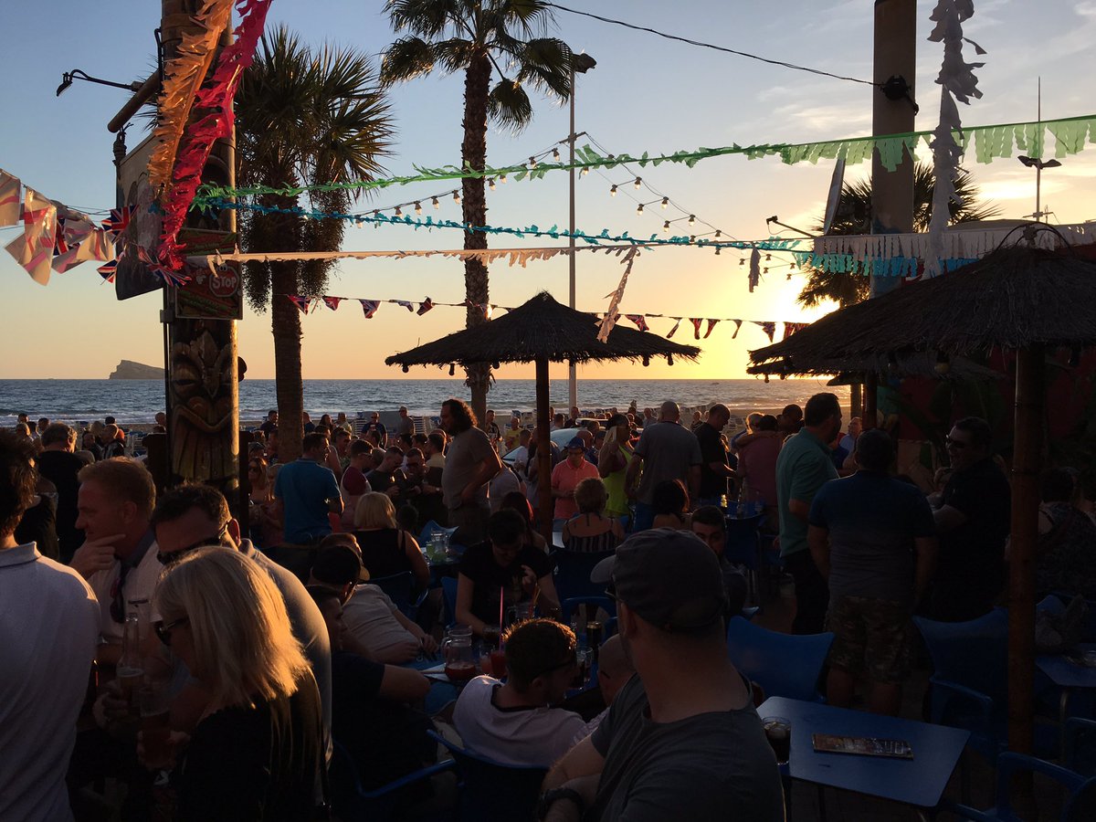 CommonSenseGB1's tweet photo. Meanwhile in benidorm..#uberless https://t.co/nod7zNUIoa