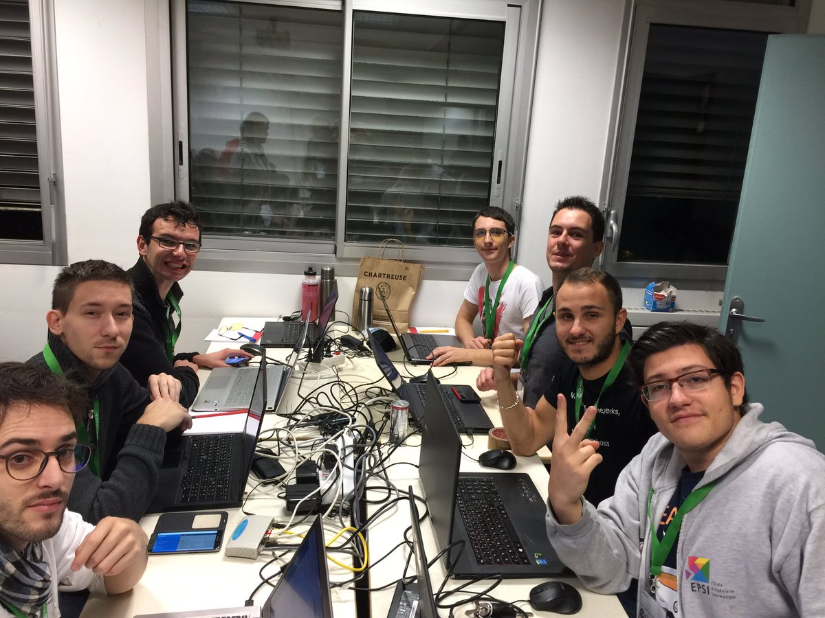 Dji_AC's tweet photo. Début de la #GreHack16 avec les Team @EPSIGrenoble
#Fonbous #Redshirts https://t.co/5J0vI2DGFK