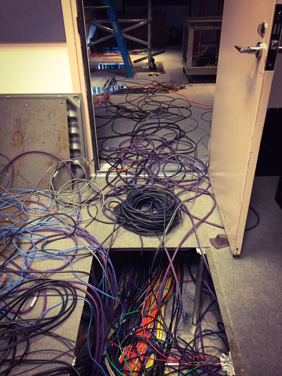 wiretechgirl's tweet photo. Today at work.. #currentstatus #wiretech #looksworsethanitis #dontworryIamapro ;) https://t.co/CEl3DrXlmG