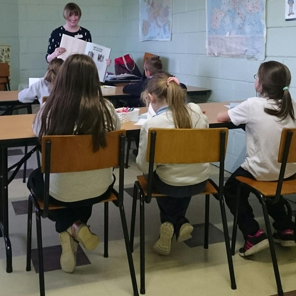 SligoScience's tweet photo. @GoRadiate @itsligo Thanks Melissa for giving a brilliant nature art class to the afterschool club https://t.co/1UMoiNq0KH