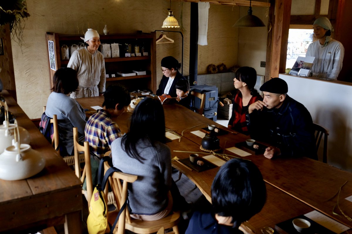 ホリー A Twitter 蒜山工藝くど 収穫祭 スタートです 雨上がりの光に包まれて 収穫の喜びとともに オカズデザインによる滋味溢れるコース料理が出されていきます くどが幸せ香りに満ちてます お な か す い た