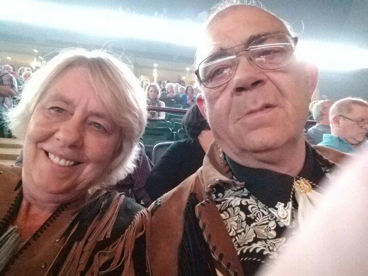 abby6179's tweet photo. At #Alanjackson #keepingitcountry #iwireless for our 40th anniversary https://t.co/flBznj2fAe