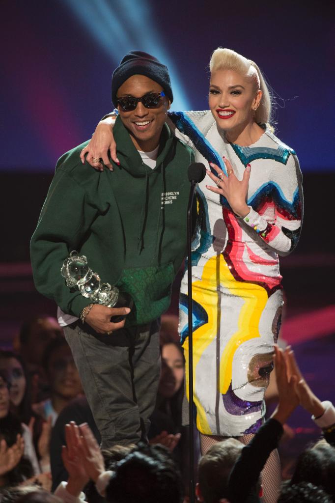 radiodisney's tweet photo. .@Pharrell presenting @gwenstefani with the Hero Award at the #RDMA was one of our favorite moments! #RD20BDAY https://t.co/E2sUroKkmf