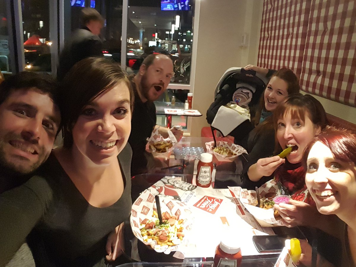 MarjoMorasse's tweet photo. Bonne bouffe, belle ambiance, service impeccable! Merciiiii @jerryeuropea ! https://t.co/vDI5r9XrkC