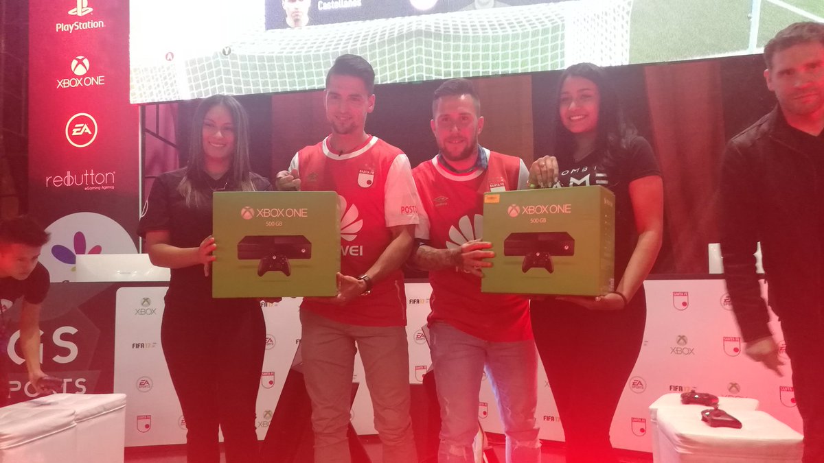 SantaFe's tweet image. Los ganadores del Torneo 2x2 con @XboxColombia y @ColGameShow son @jonathangomezrc y @elsala05 que reciben su premio
