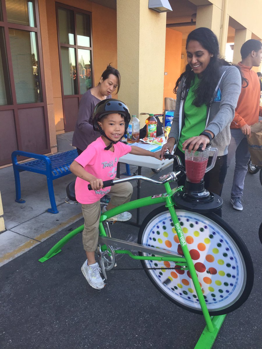 ClarkElemSchool's tweet photo. Bike blender at Clark's Bike Rodeo @wnrsj https://t.co/wzNoC2G756